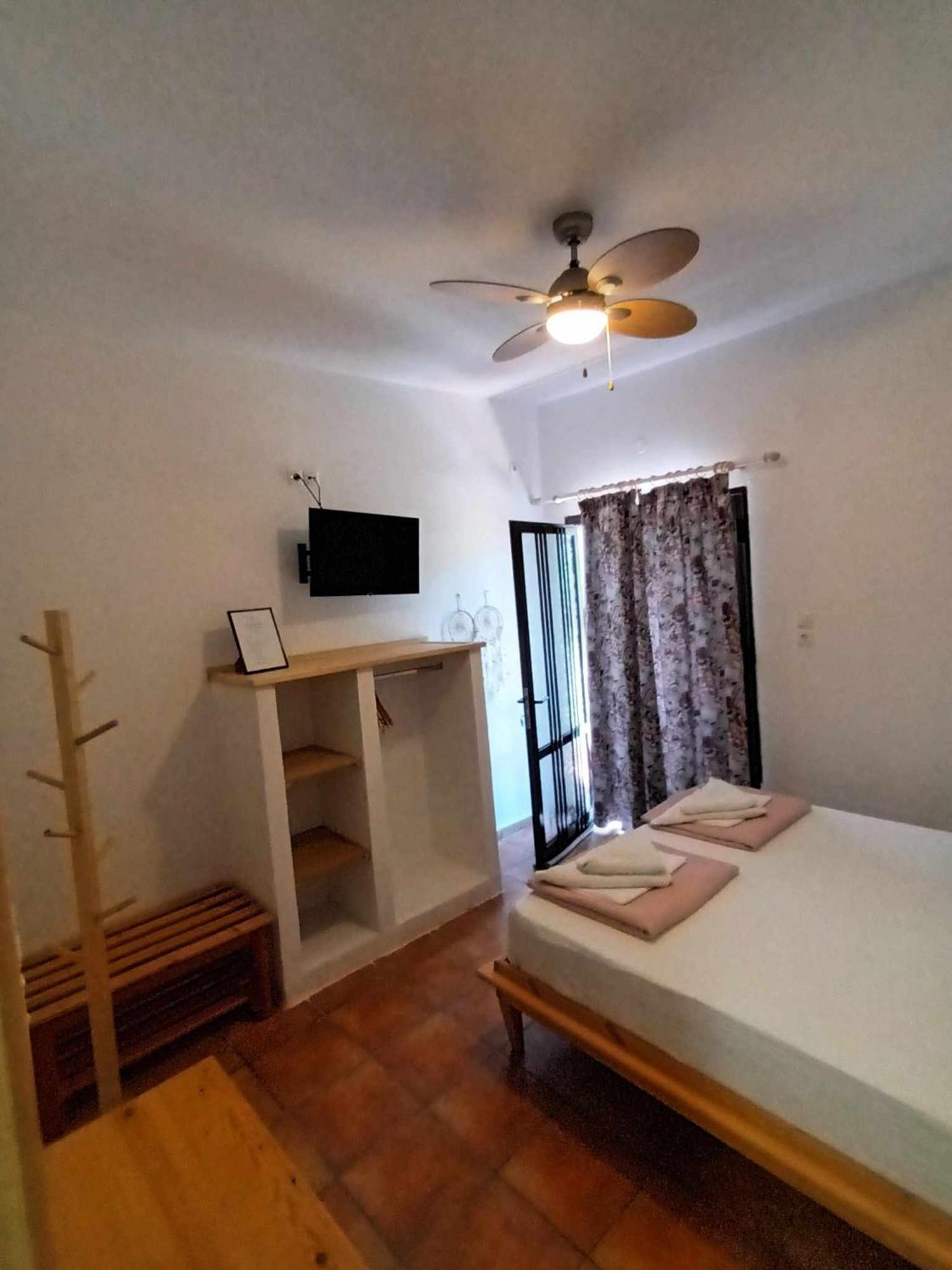 Achillion B&B Paralía Skotínis 外观 照片