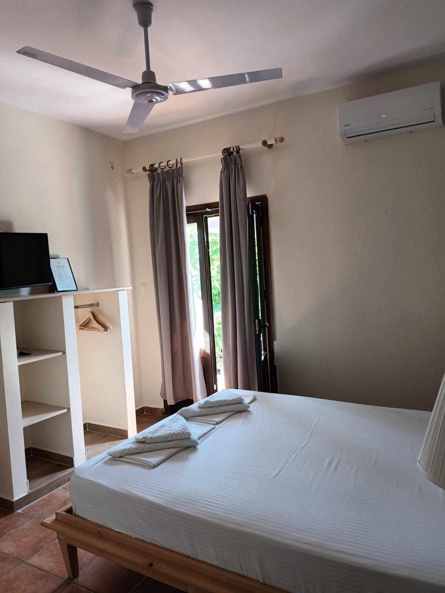 Achillion B&B Paralía Skotínis 外观 照片